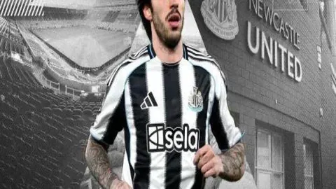 利物浦力克阿克灵顿挺进足总杯，阿诺德展世界级脚法基耶萨率先破门